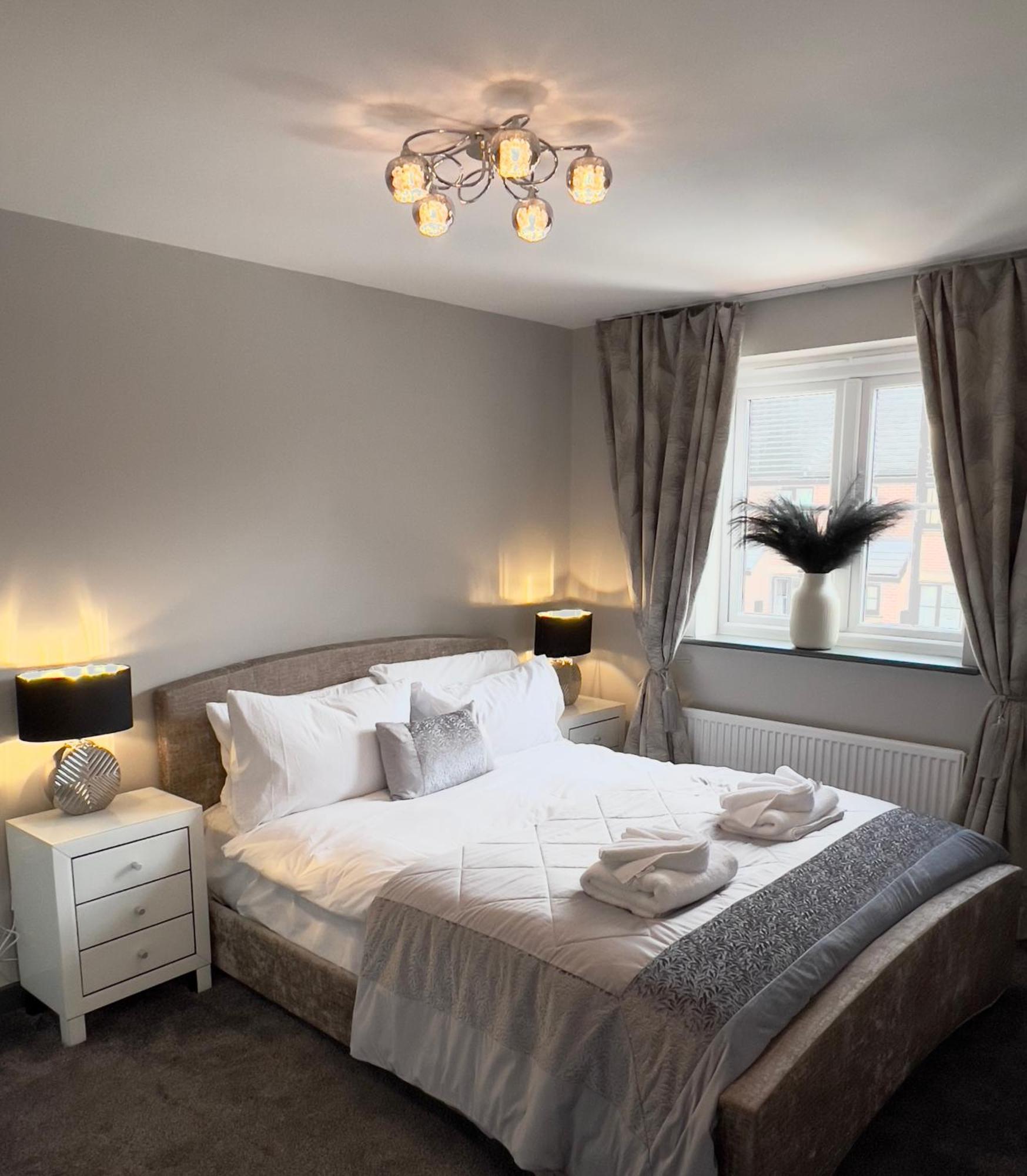 Ultra Modern Large 4 Bed Executive Holiday home Durham
