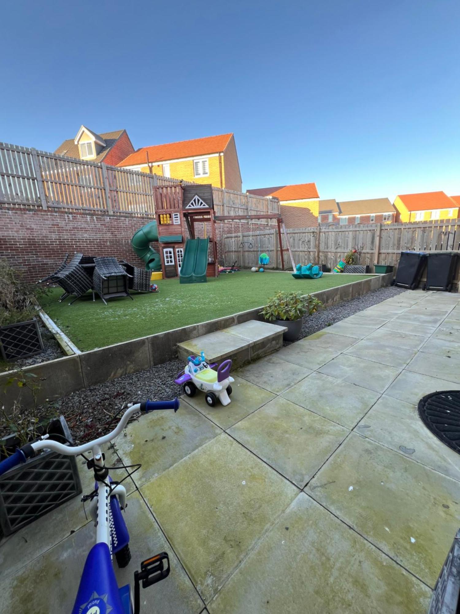Ultra Modern Large 4 Bed Executive *