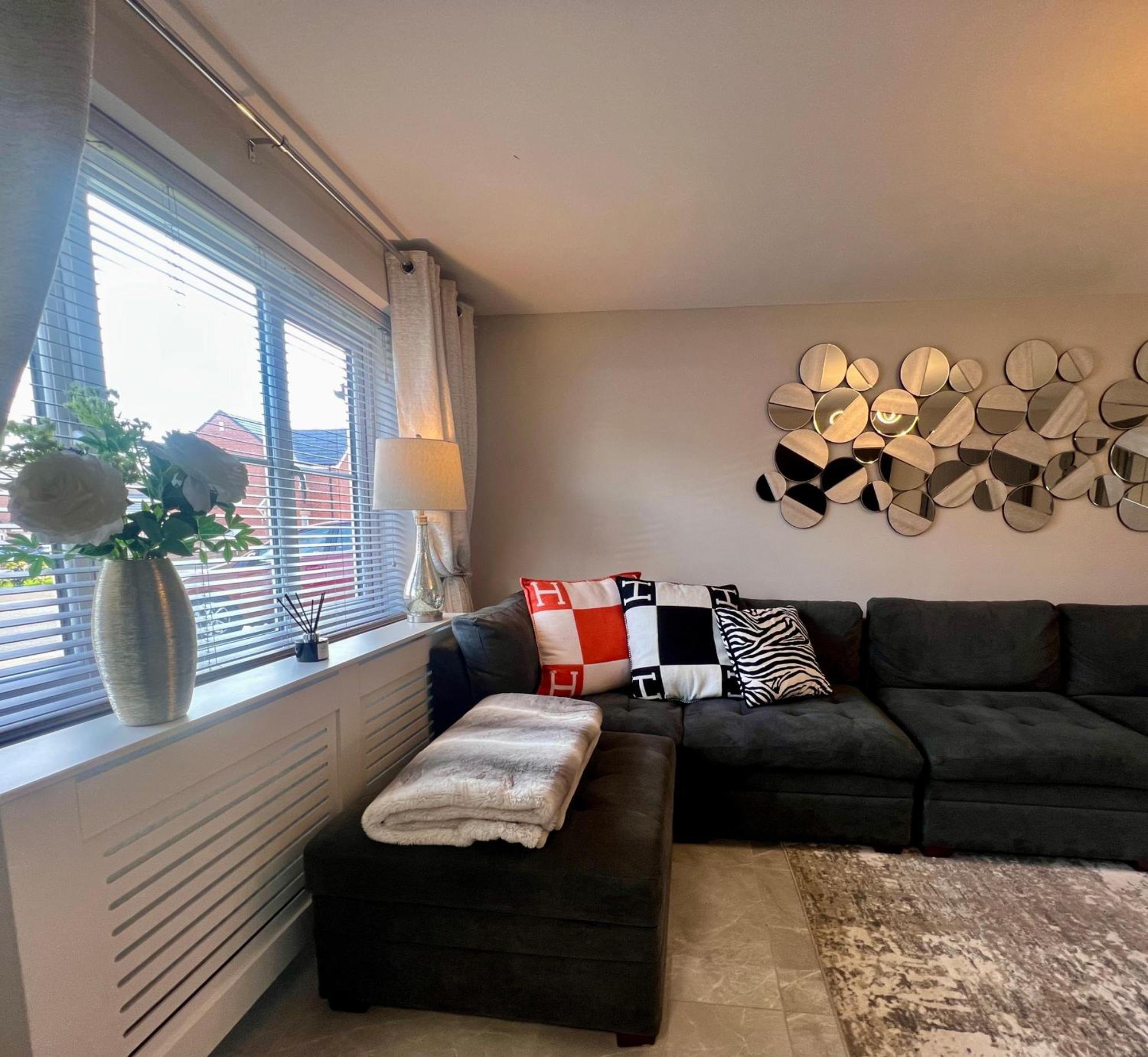 Ultra Modern Large 4 Bed Executive * Durham
